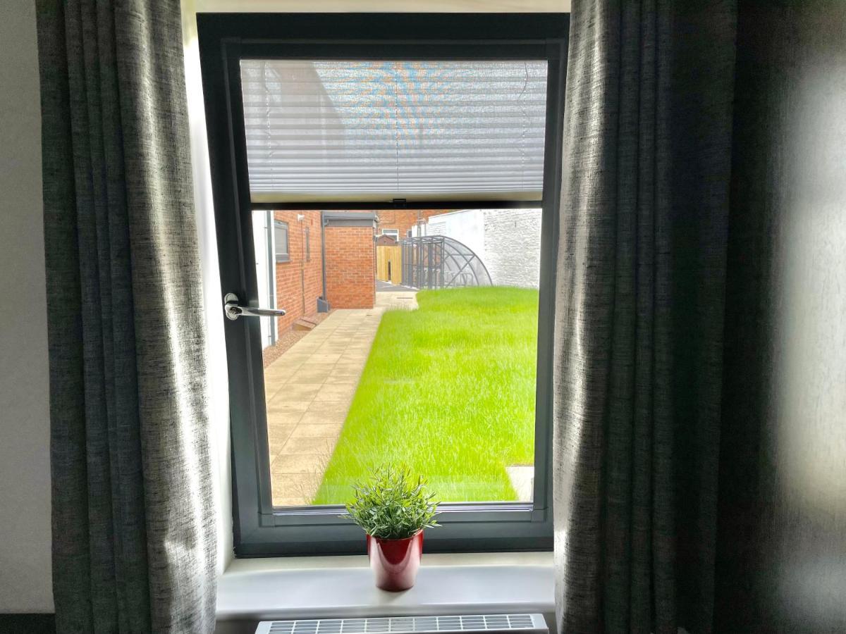 Garden View - 2 Bedroom Bungalow York Exteriör bild
